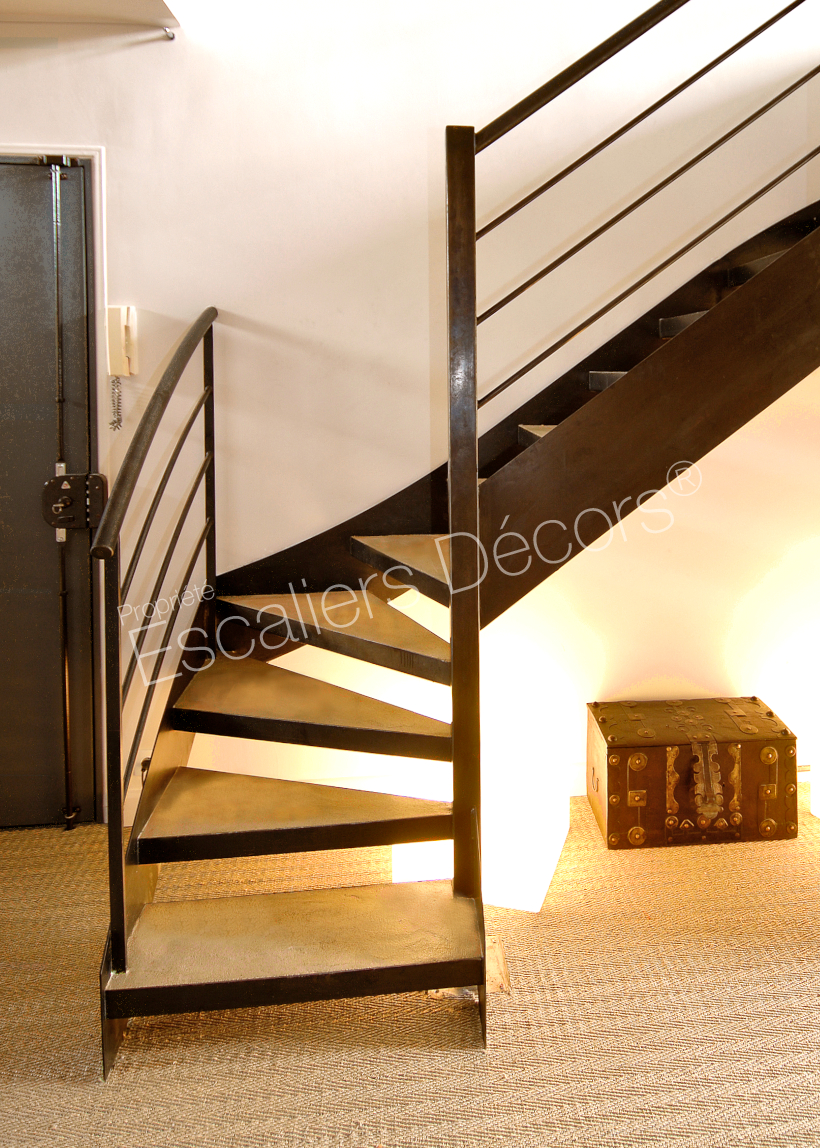realisation/photo-dt24-esca-droit-1-4-tournant-bas-escalier-interieur-design-metal-et-beton-pour-une-decoration-contemporaine